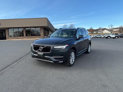 2017 Volvo XC90 T6 Momentum