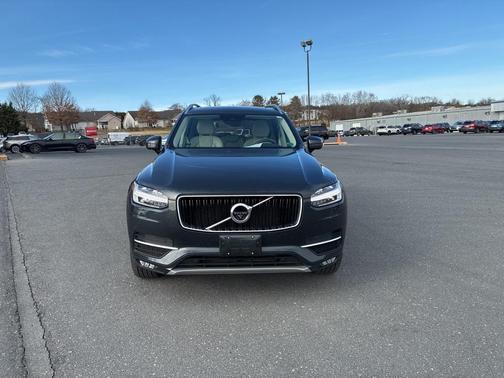 2017 Volvo XC90 T6 Momentum