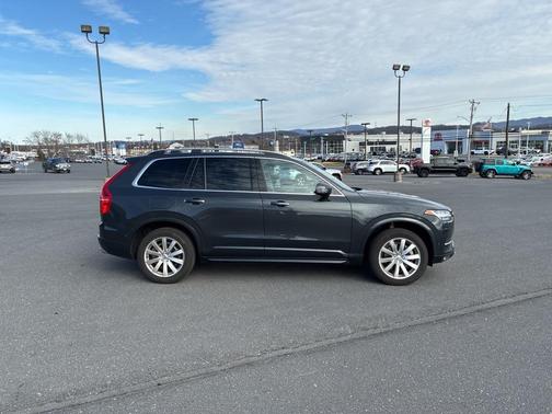 2017 Volvo XC90 T6 Momentum