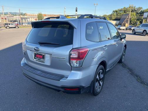 Ice Silver Metallic 2017 Subaru Forester 2.5i Premium