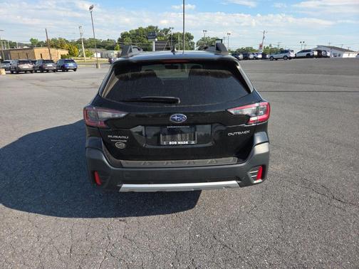 Crystal Black Silica 2022 Subaru Outback Limited
