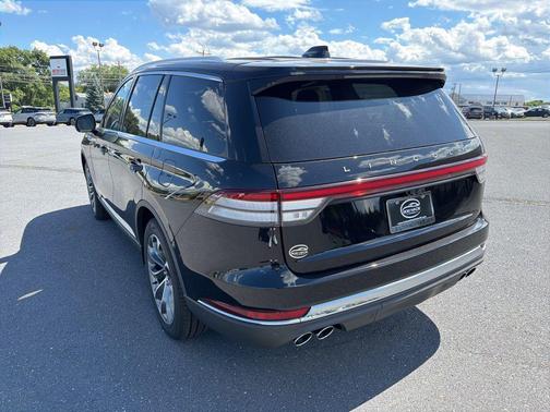 Infinite Black Metallic Clearcoat 2026 Lincoln Aviator Reserve AWD