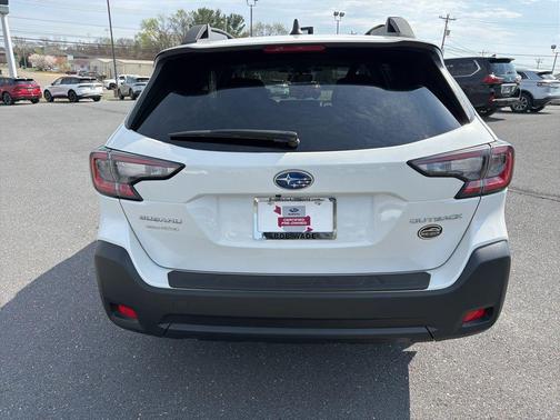 Crystal White Pearl 2025 Subaru Outback Premium
