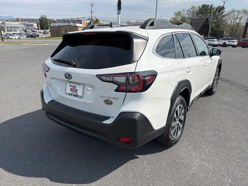 Crystal White Pearl 2025 Subaru Outback Premium