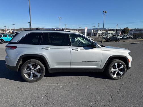 2022 Jeep Grand Cherokee 4xe Base