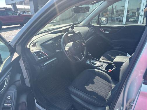 Ice Silver Metallic 2019 Subaru Forester Premium