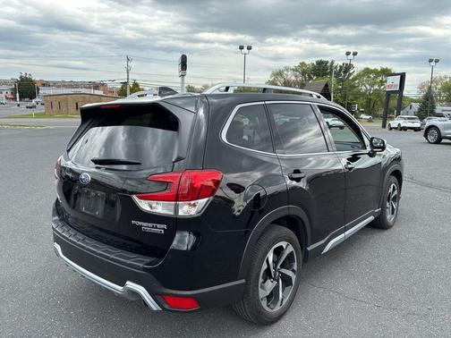 Crystal Black Silica 2024 Subaru Forester Touring