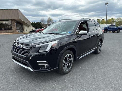 Crystal Black Silica 2024 Subaru Forester Touring