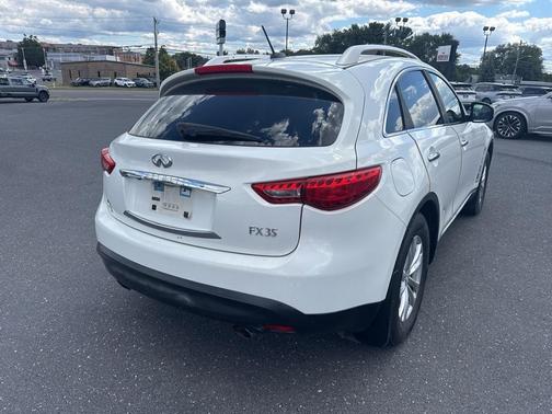 2010 INFINITI FX35 Base