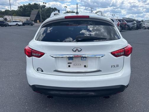 2010 INFINITI FX35 Base