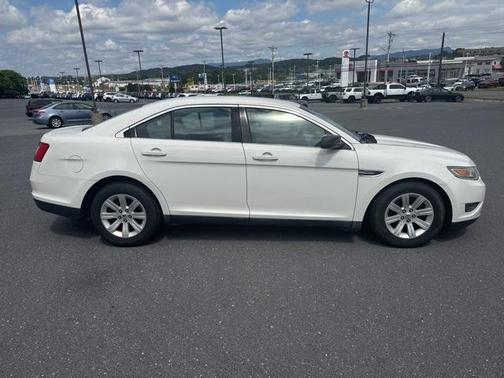 2011 Ford Taurus SE