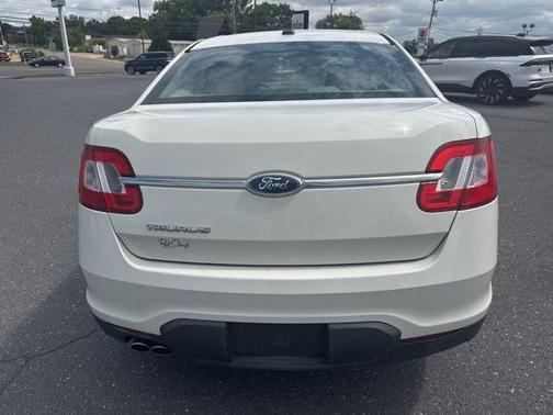 2011 Ford Taurus SE