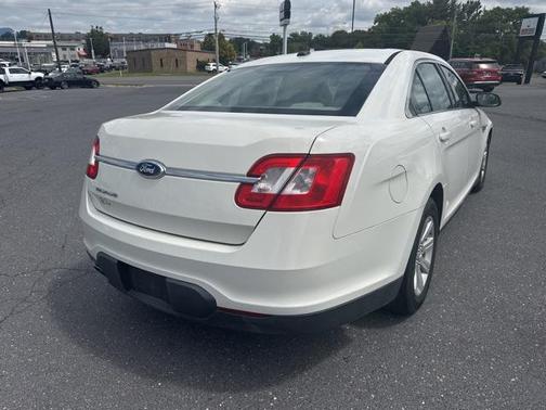 2011 Ford Taurus SE