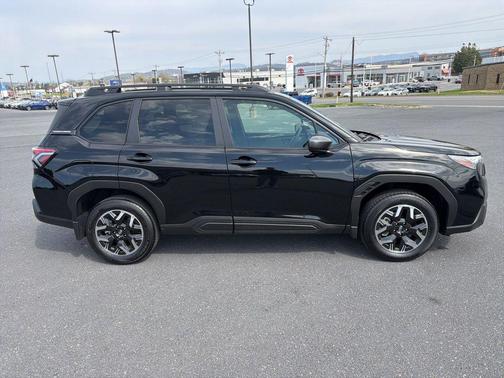 Crystal Black Silica 2025 Subaru Forester Premium