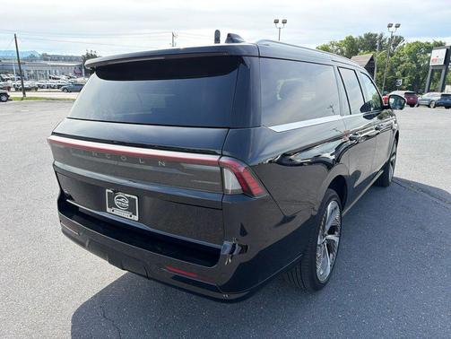 Infinite Black Metallic Clearcoat 2025 Lincoln Navigator L Black Label