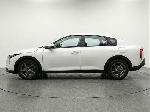 Snow White Pearl 2025 Kia K4 LXS