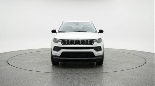 Bright White Clearcoat 2025 Jeep Compass Latitude