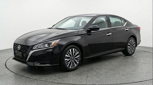 Super Black 2025 Nissan Altima SV FWD