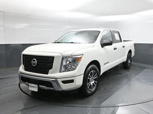Glacier White 2022 Nissan Titan SV