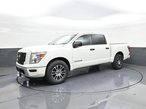 Glacier White 2022 Nissan Titan SV
