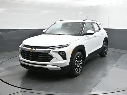 Summit White 2025 Chevrolet Trailblazer LT