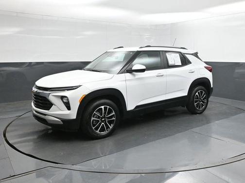 Summit White 2025 Chevrolet Trailblazer LT