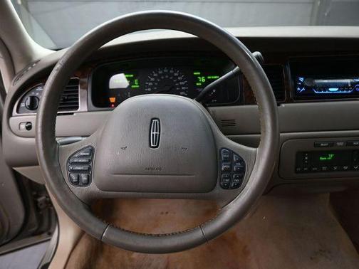 1999 Lincoln Town Car Signature