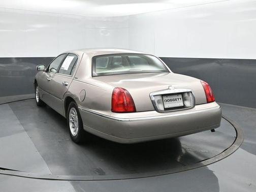 1999 Lincoln Town Car Signature