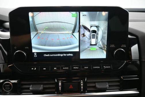 2 Tone White / Black Roof 2023 Nissan Pathfinder SL