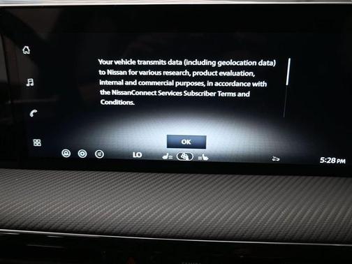 2t Wht Blk Roof 2026 Nissan Kicks SR