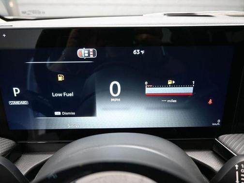 2t Wht Blk Roof 2026 Nissan Kicks SR