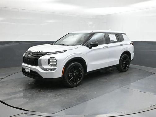 2023 Mitsubishi Outlander SE
