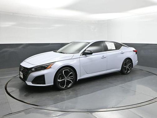 Gray Sky Pearl 2023 Nissan Altima 2.5 SR