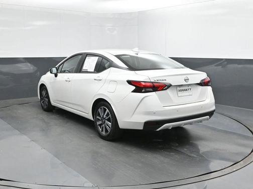 Aspen White 2025 Nissan Versa 1.6 SV