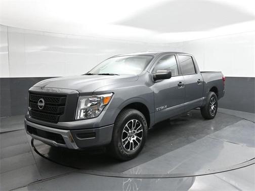2023 Nissan Titan SV