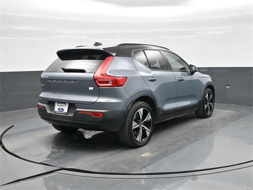 2022 Volvo XC40 Recharge Pure Electric P8 Twin Plus