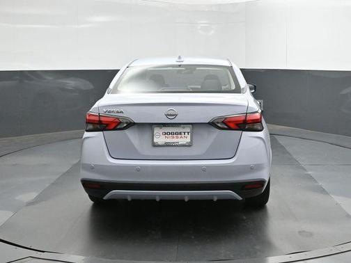 Gray Sky Pearl 2025 Nissan Versa 1.6 SV