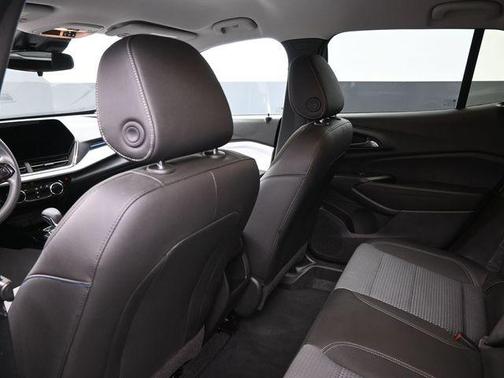 Mosaic Black Metallic 2025 Chevrolet Trax LT