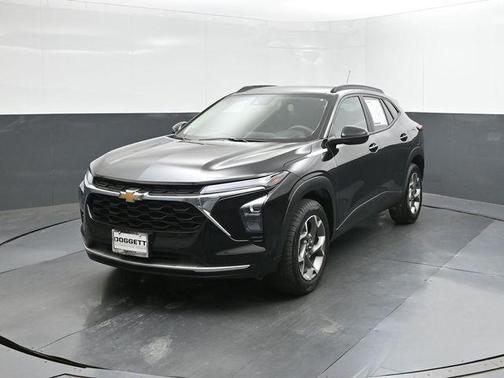 Mosaic Black Metallic 2025 Chevrolet Trax LT