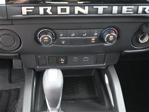2025 Nissan Frontier SV