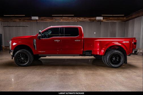 Rapid Red Metallic Tinted Clearcoat 2023 Ford F-350 Lariat