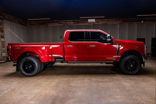 Rapid Red Metallic Tinted Clearcoat 2023 Ford F-350 Lariat