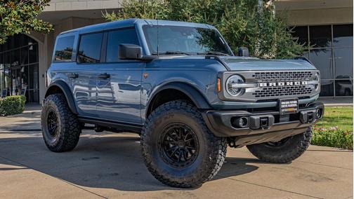 Azure Gray Metallic Tri-Coat 2025 Ford Bronco Badlands
