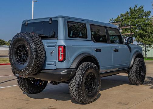 Azure Gray Metallic Tri-Coat 2025 Ford Bronco Badlands