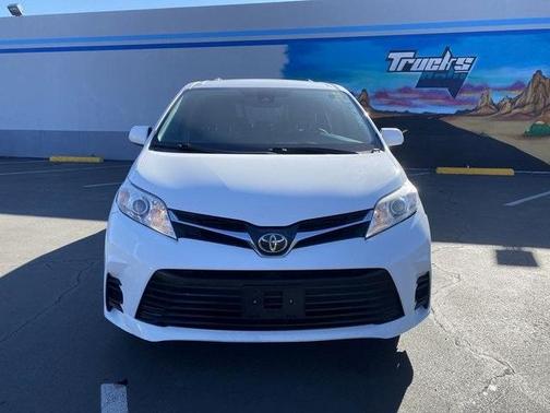 Photo 4 of 31 of 2018 Toyota Sienna