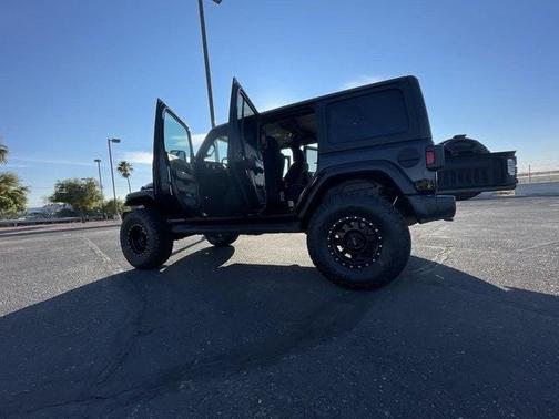 Photo 2 of 28 of 2021 Jeep Wrangler Unlimited Sahara