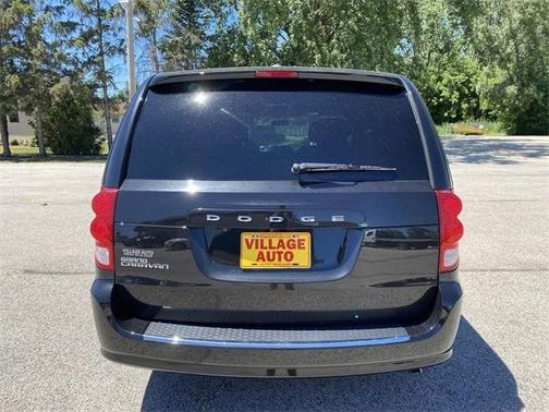 Photo 3 of 41 of 2013 Dodge Grand Caravan SXT