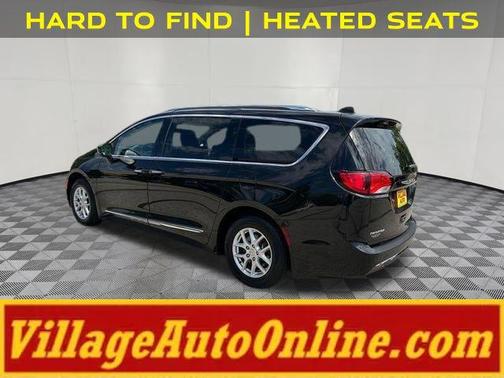 Brilliant Black Crystal Pearlcoat 2020 Chrysler Pacifica Touring L
