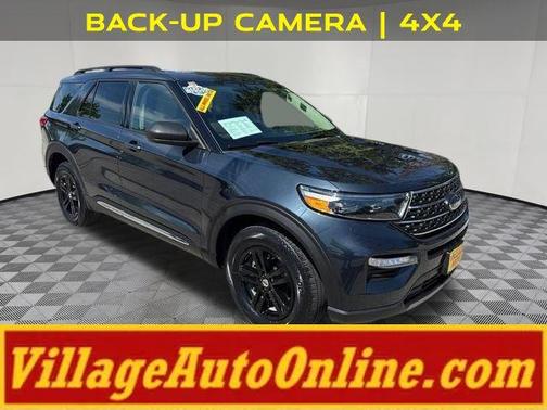 Blue Metallic 2022 Ford Explorer XLT