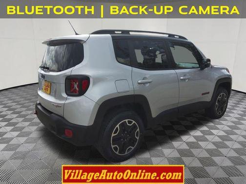 Glacier Metallic 2016 Jeep Renegade Trailhawk